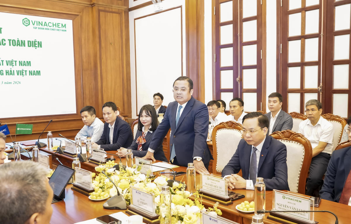 Ông Phùng Quang Hiệp – Bí thư Đảng ủy, Chủ tịch Hội đồng thành viên Vinachem phát biểu tại lễ ký kết