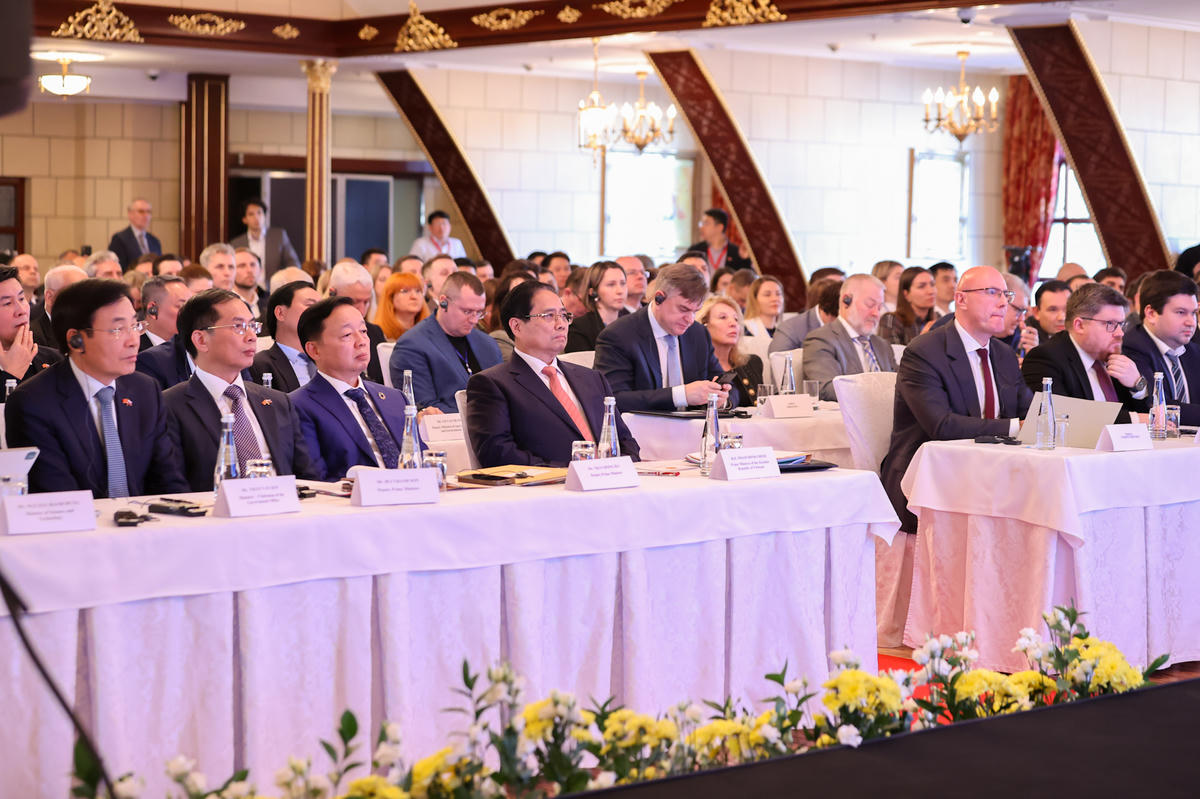 Thủ tướng Chính phủ Phạm Minh Chính, Phó Thủ tướng Chính phủ Trần Hồng Hà; Phó Thủ tướng Chính phủ Bùi Thanh Sơn cùng các đại biểu dự Diễn đàn doanh nghiệp Việt Nam – Liên bang Nga - Ảnh: VGP/Nhật Bắc