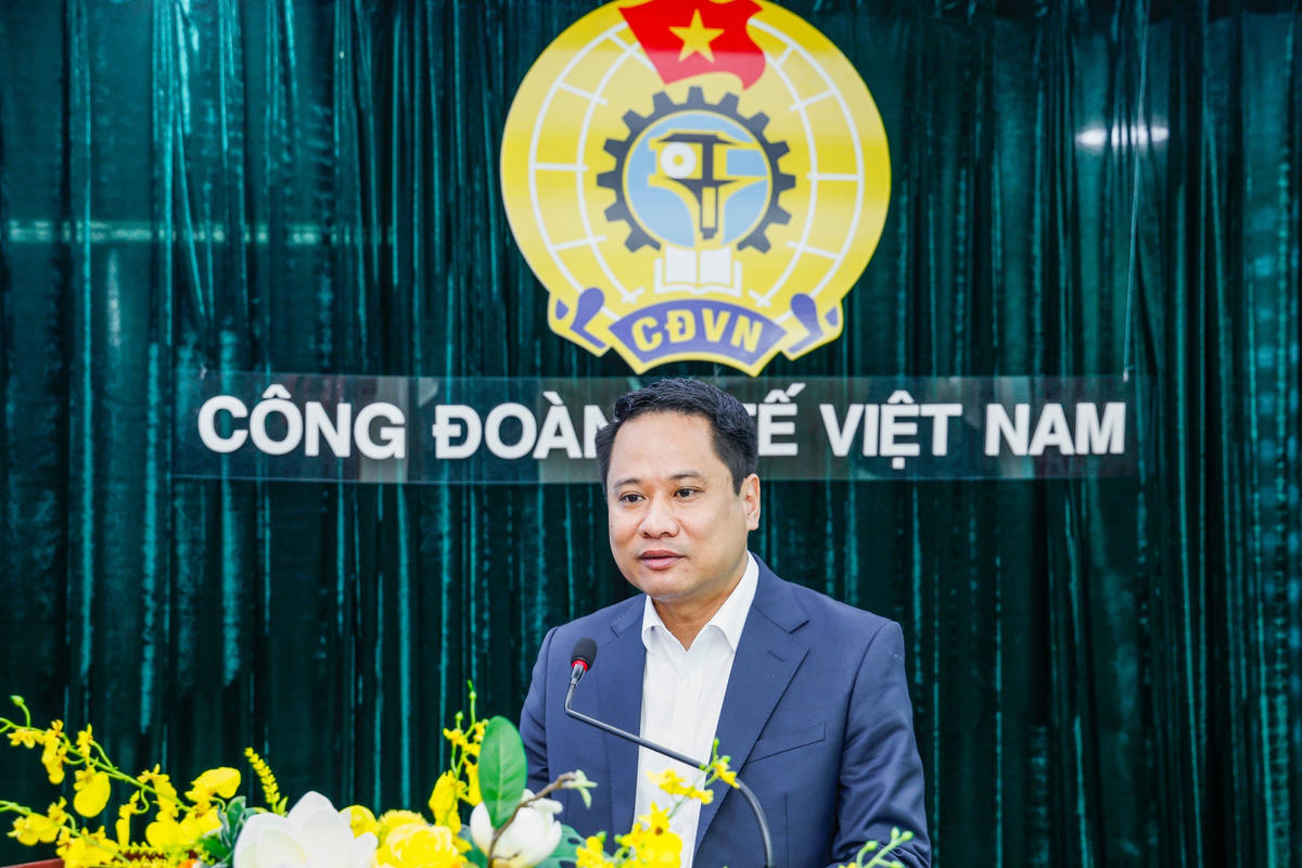 Ông Trương Thành Trung, Ủy viên Ủy ban Trung ương MTTQ Việt Nam, Tổng Biên tập Báo Đại đoàn kết phát biểu tại lễ ký kết. Ảnh: Quang Vinh