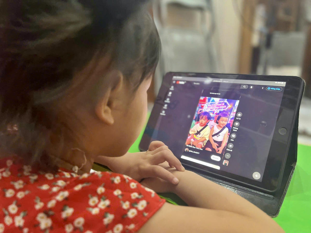 Trẻ em đang phải đối diện với nhiều nguy cơ rủi ro trên không gian mạng.