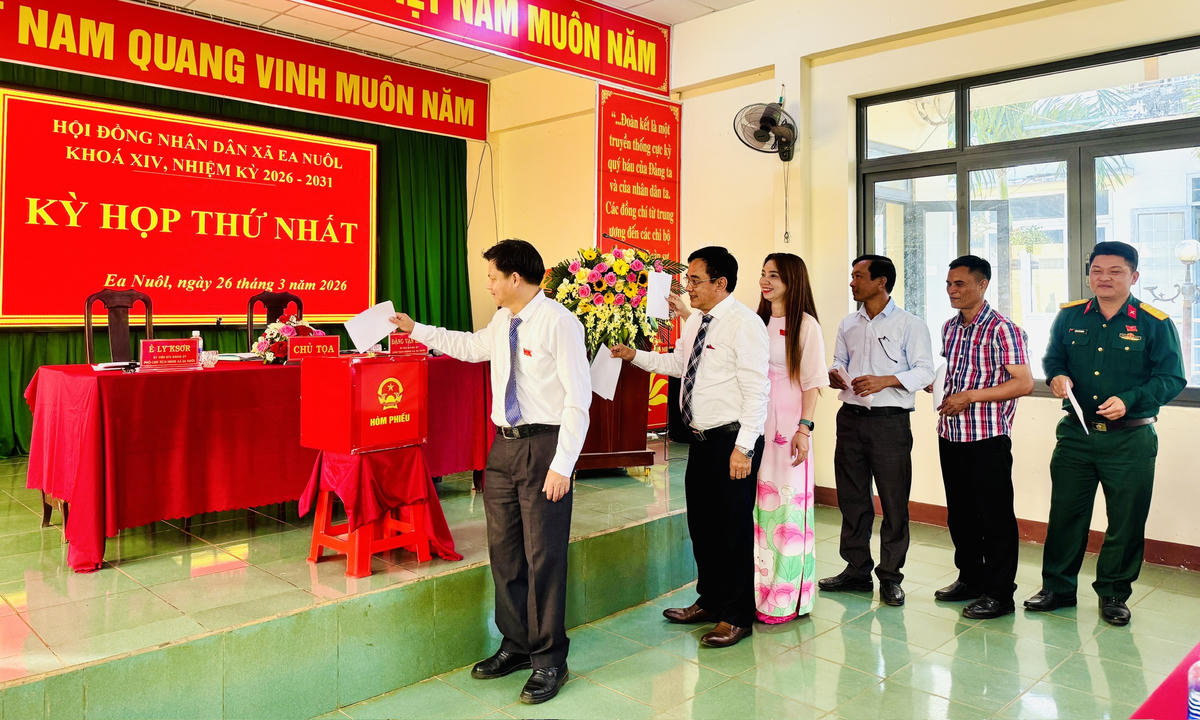 Các đại biểu bầu các chức danh chủ chốt.