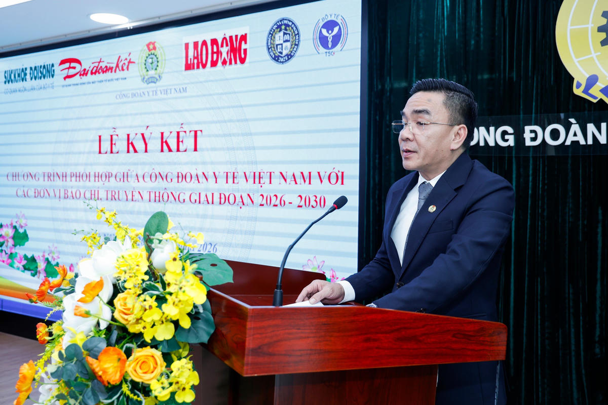 Chủ tịch Công đoàn Y tế Việt Nam Nguyễn Lương Tâm phát biểu tại lễ ký kết.&nbsp;