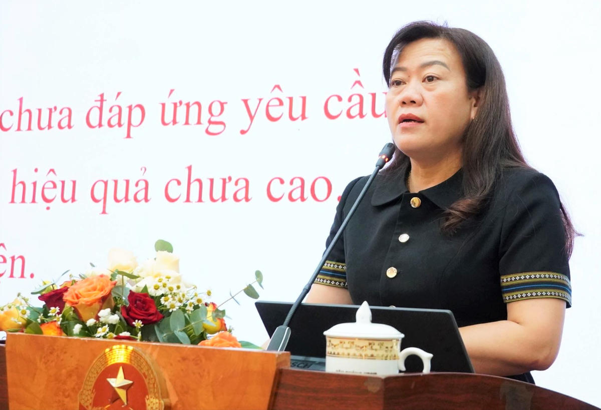 Phó Chủ tịch Thường trực Ủy ban MTTQ Việt Nam tỉnh  Quảng Ngãi Y Thị Bích Thọ phát biểu tại hội nghị. Ảnh: CV.