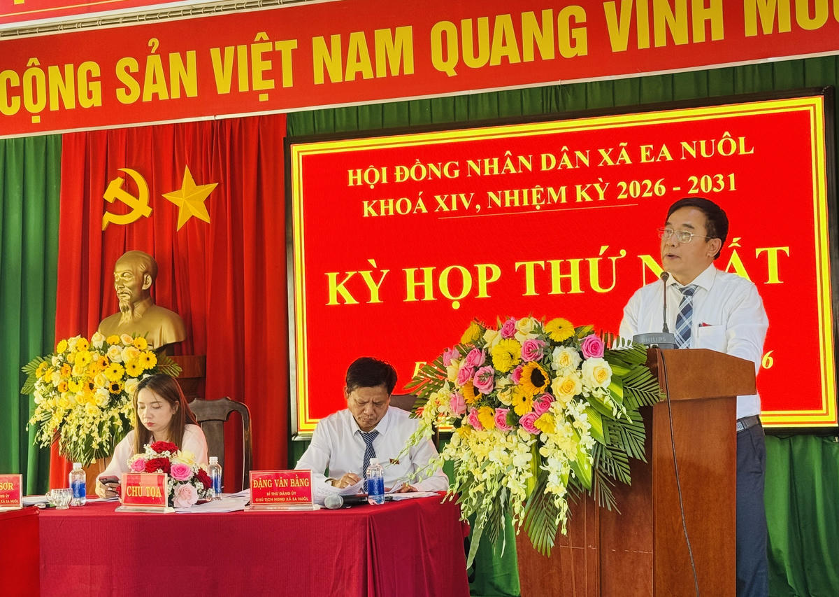 Ông Nguyễn Duy Hoài - Phó Bí thư, Chủ tịch UBND xã giới thiệu nhân sự bầu các Phó Chủ tịch UBND xã, nhiệm kỳ 2026 – 2031.