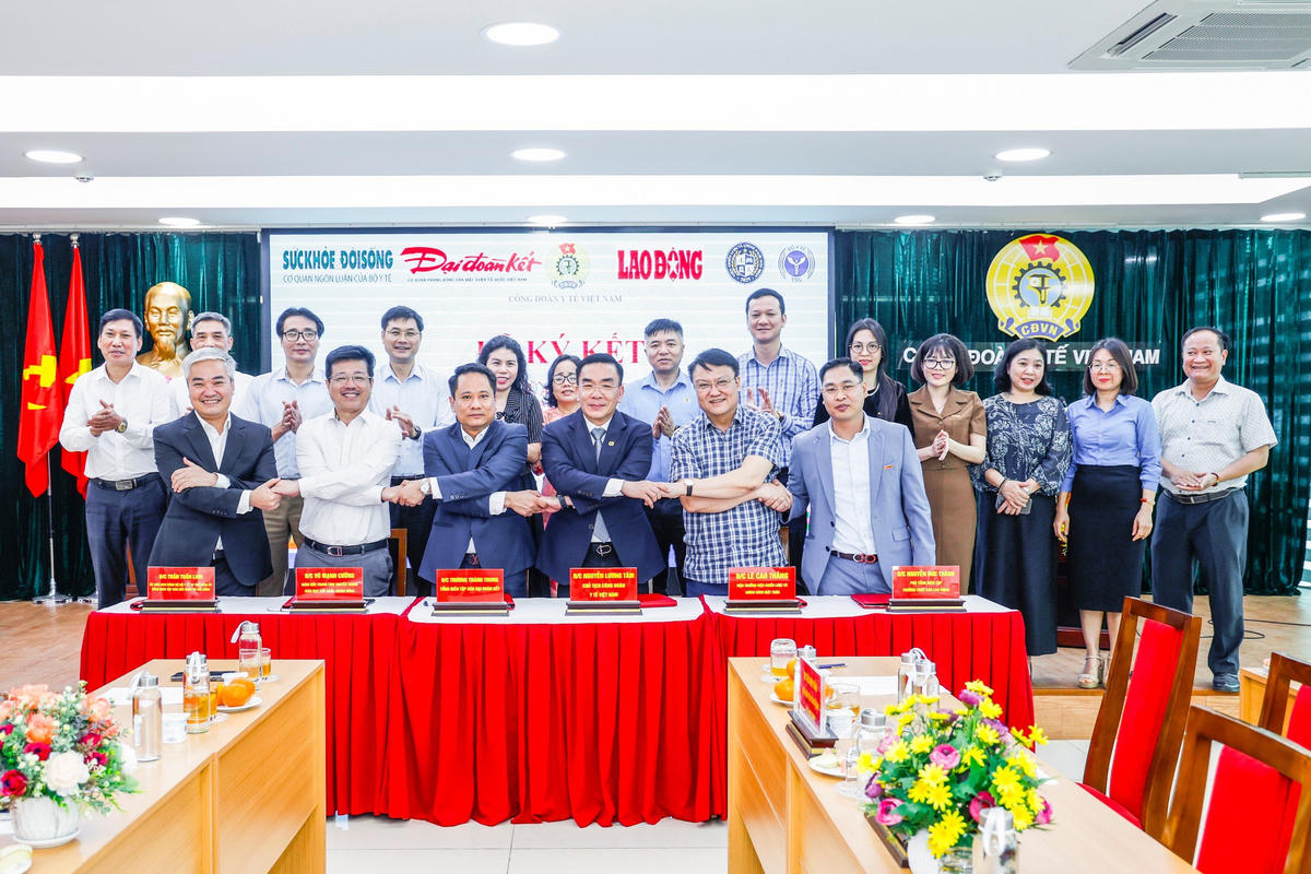 Công đoàn Y tế Việt Nam ký kết chương trình phối hợp tuyên truyền với các cơ quan báo chí. Ảnh: Quang Vinh