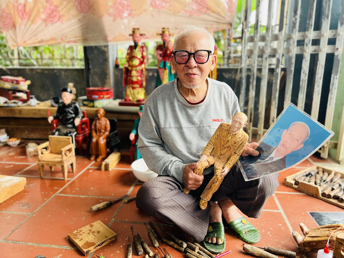 Làng điêu khắc gỗ trên 600 tuổi ‘khát’ lao động trẻ