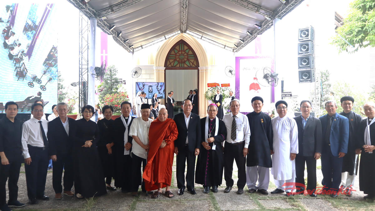 Đoàn Ủy ban Trung ương MTTQ Việt Nam tại tang lễ Đức Hồng y Gioan Baotixita Phạm Minh Mẫn. Ảnh: Thành Luân.