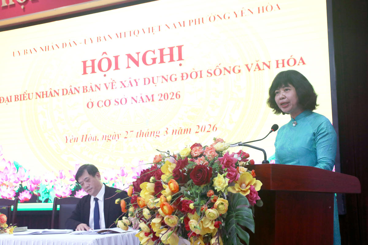 Bà Trần Cẩm Anh - Chủ tịch Ủy ban MTTQ Việt Nam phường Yên Hòa phát biểu khai mạc Hội nghị.