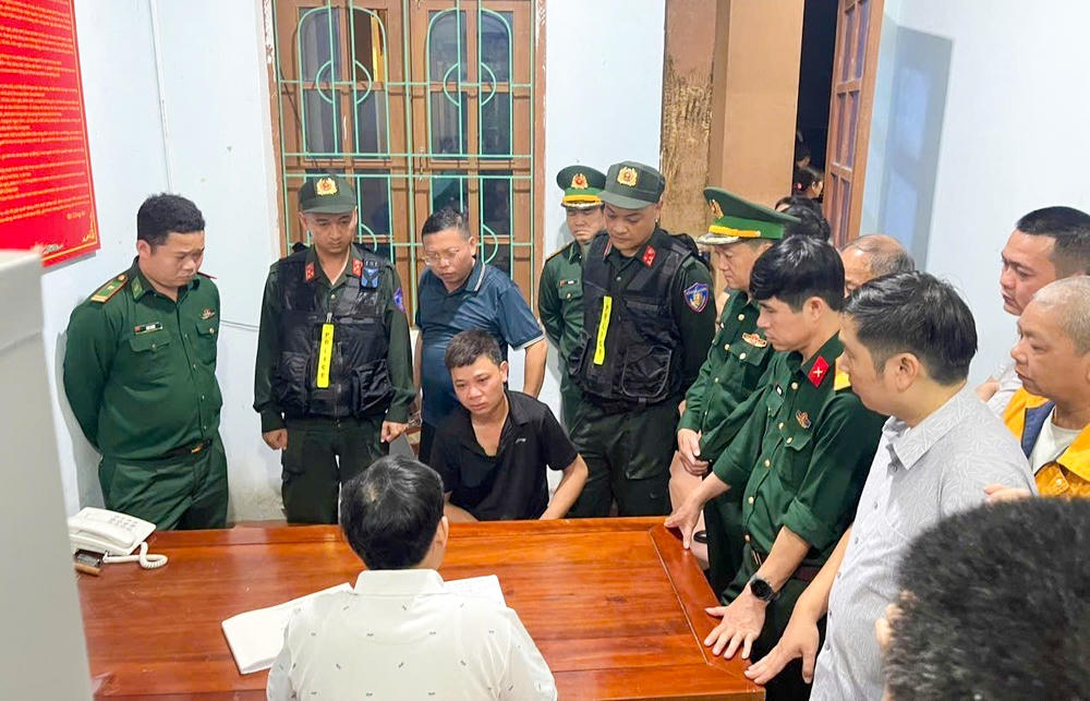 Nguyễn Ngọc Đạo đã tự nguyện giao nộp hung khí và ra đầu thú. Ảnh: CAQT