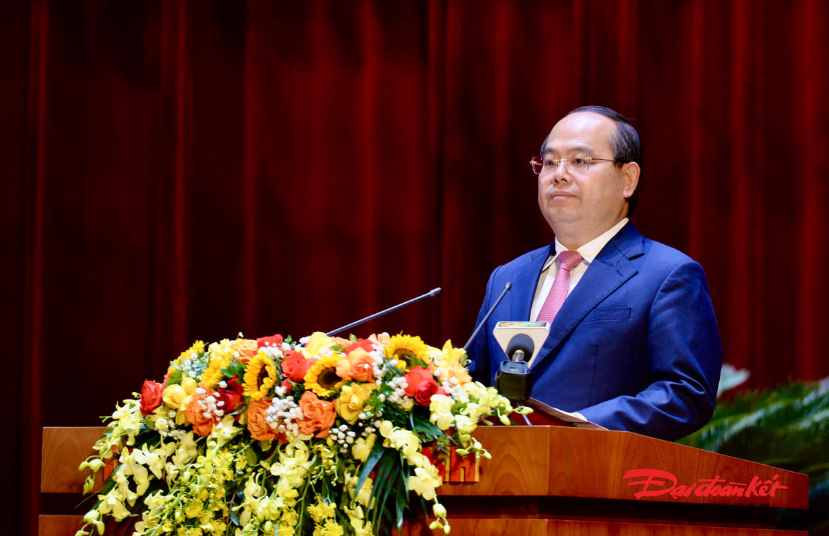 Bí thư Tỉnh ủy Quảng Ninh Quản Minh Cường phát biểu chỉ đạo tại kỳ họp.
