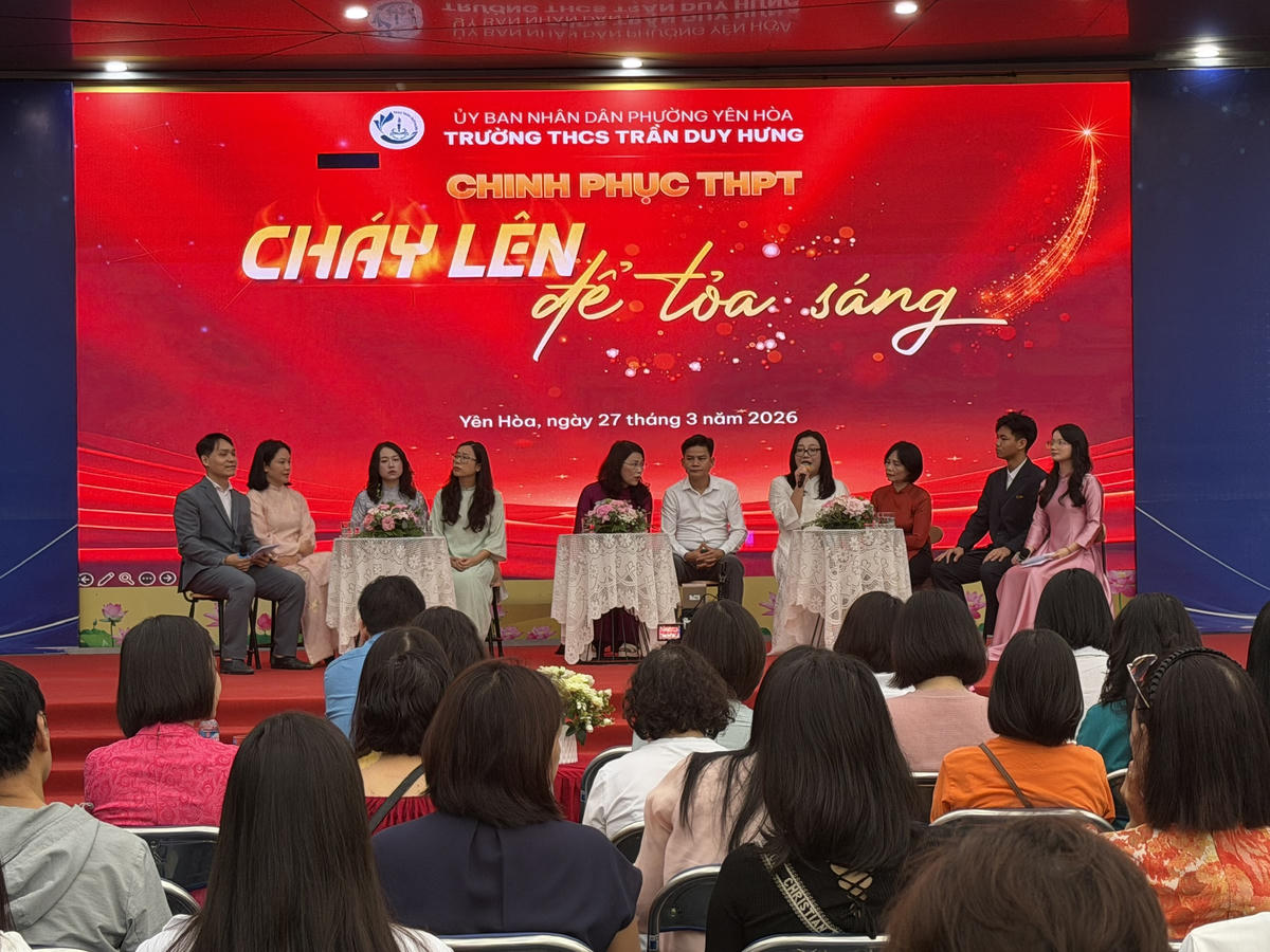 Các thầy cô chia sẻ tại chương trình.