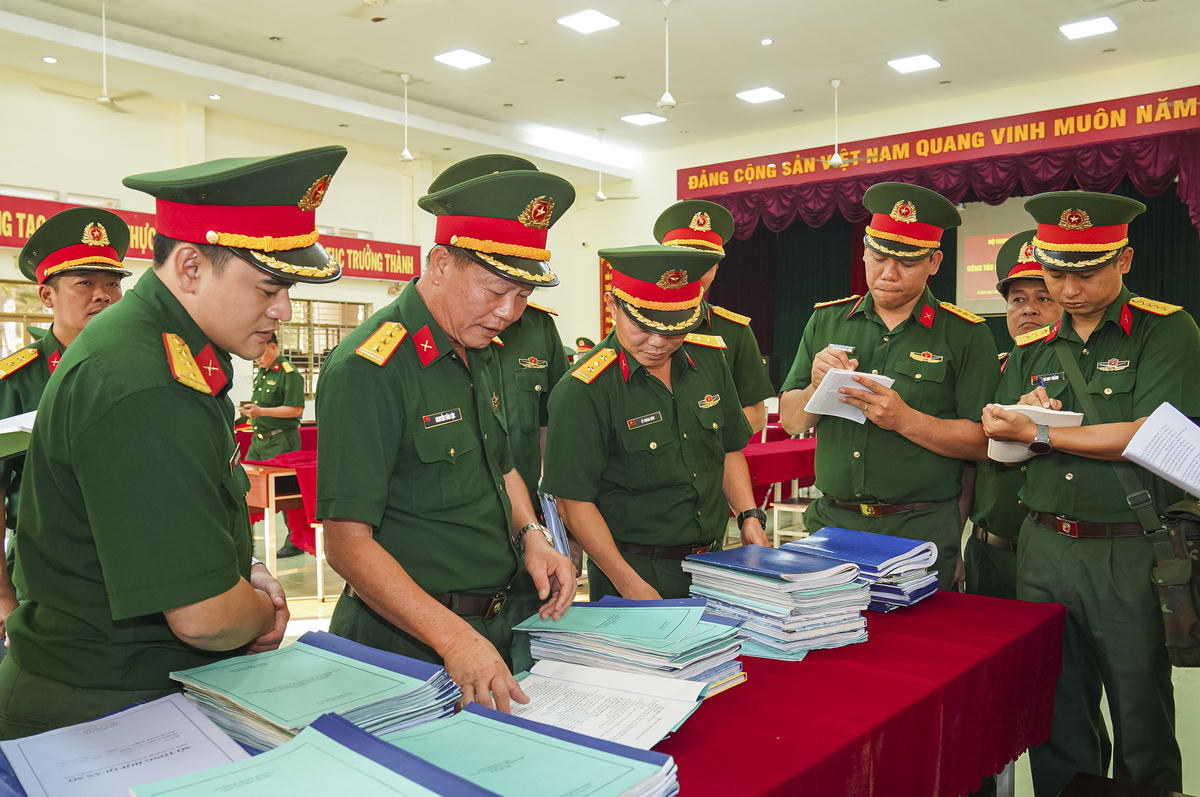 Quang cảnh buổi kiểm tra công tác huấn luyện chiến sĩ mới. Ảnh: Nguyên Phú.