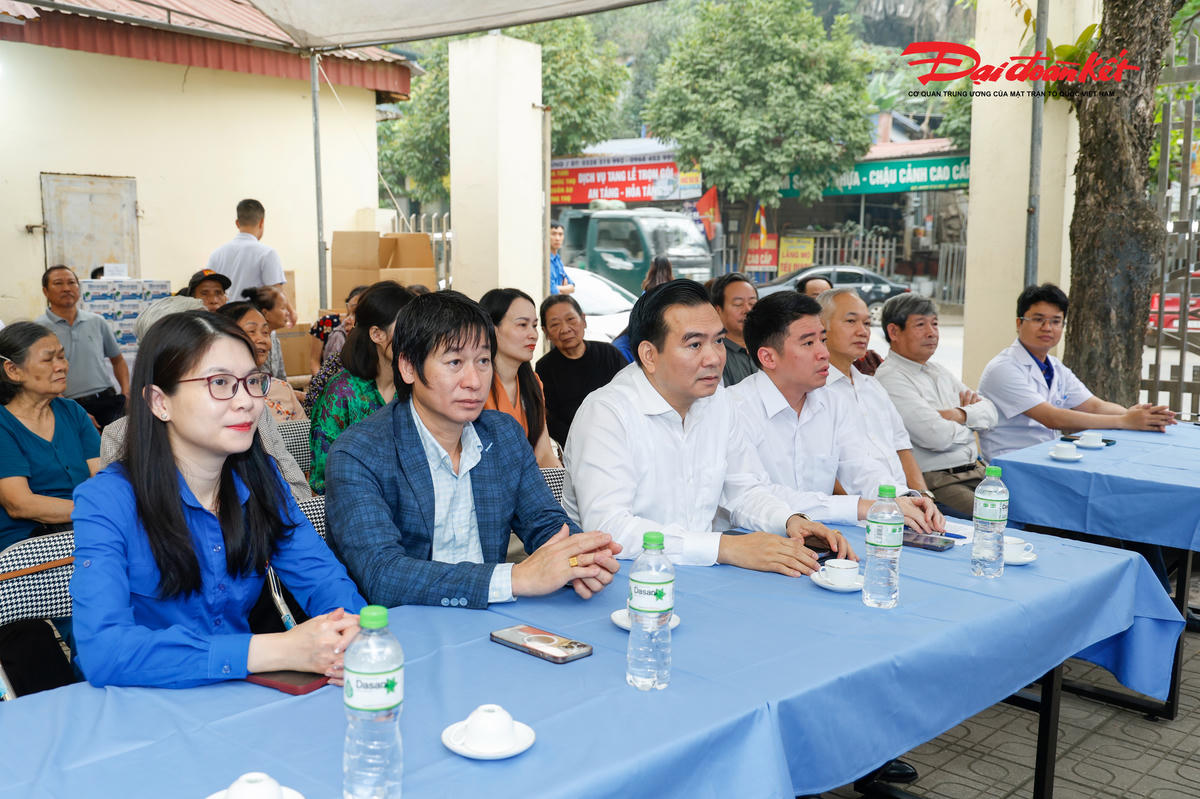 Các đại biểu tham dự chương trình. Ảnh: Quang Vinh.