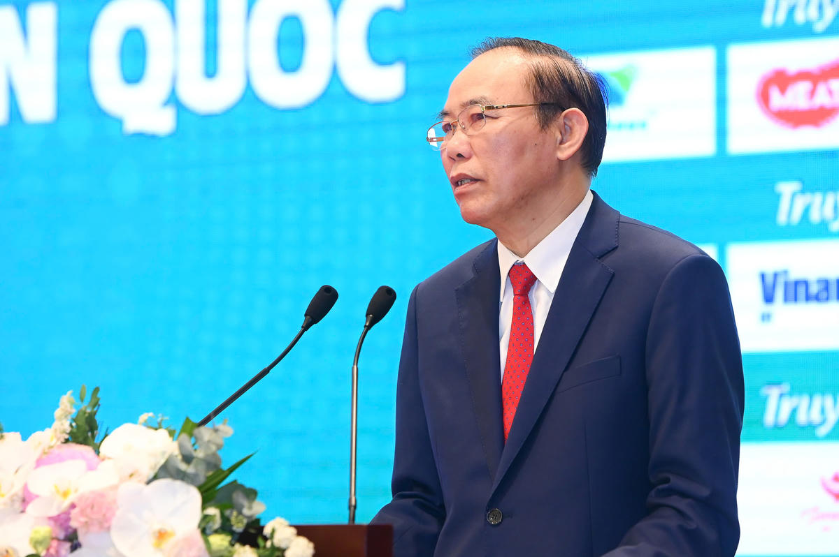 Thứ trưởng Bộ NNMT Phùng Đức Tiến phát biểu tại hội nghị. Ảnh: Tùng Đinh.