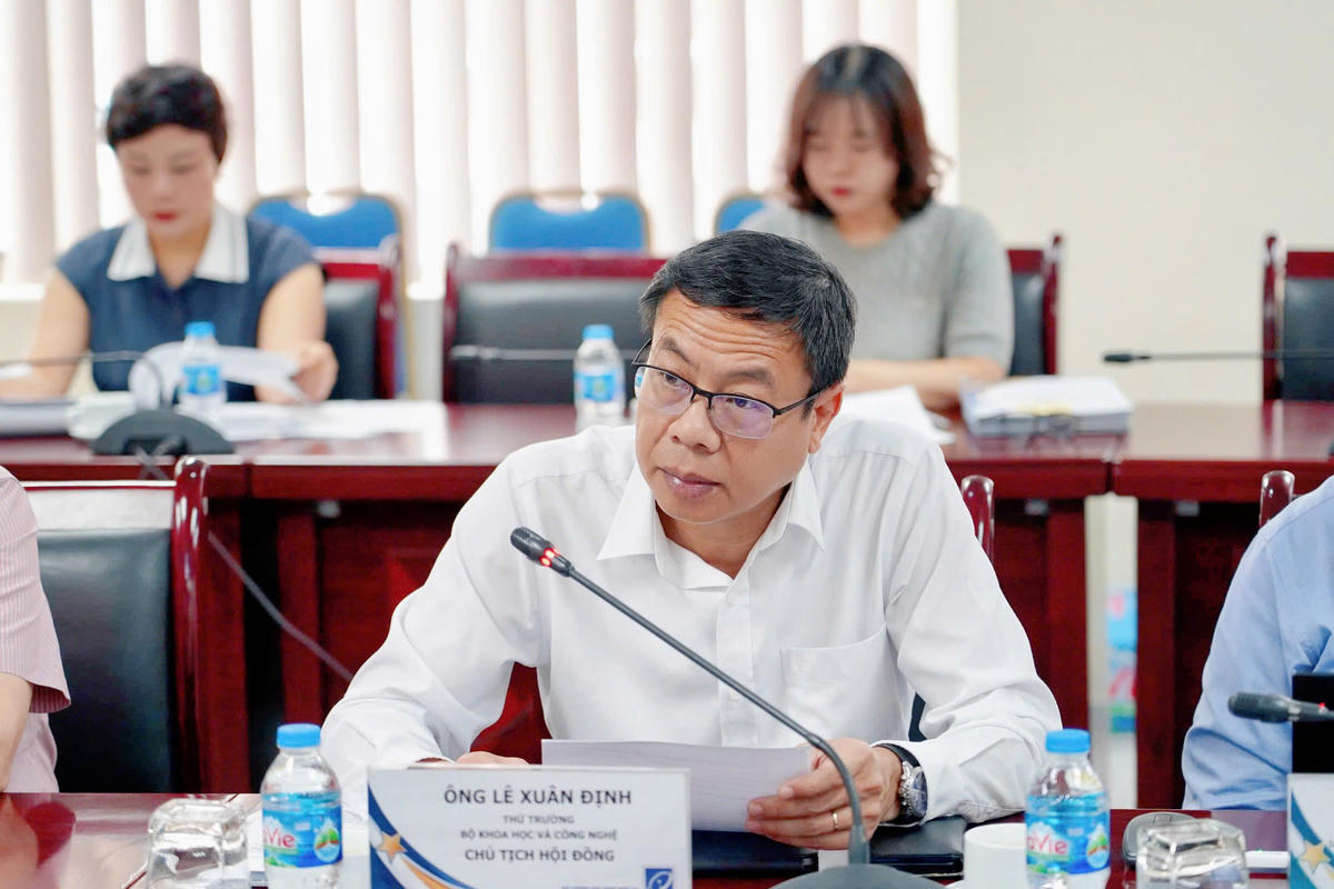 Thứ trưởng Lê Xuân Định phát biểu tại phiên họp.