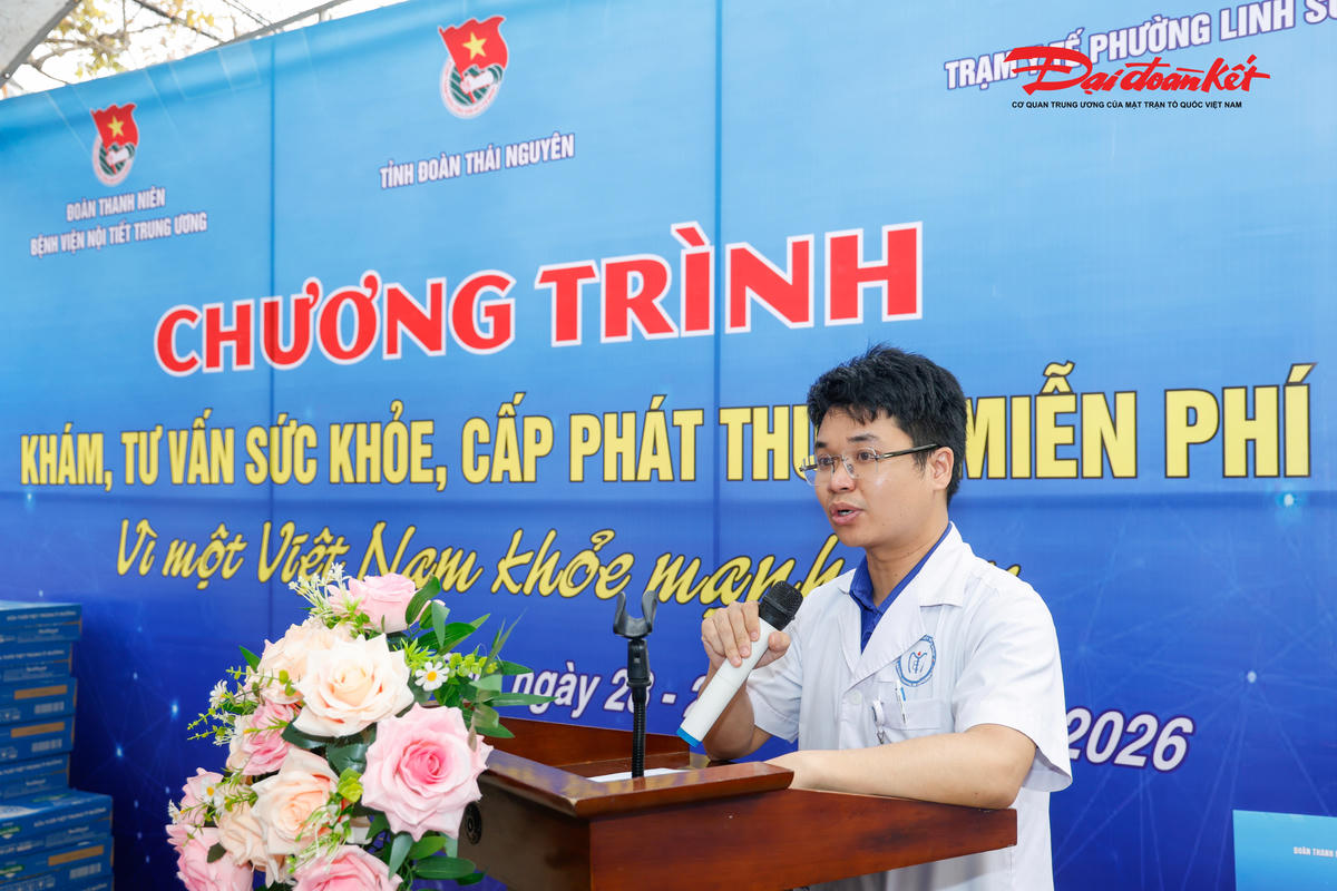 Th.S, bác sĩ Vũ Văn Thịnh, Bí thư Đoàn Thanh niên Bệnh viện Nội tiết Trung ương phát biểu tại chương trình. Ảnh: Quang Vinh.