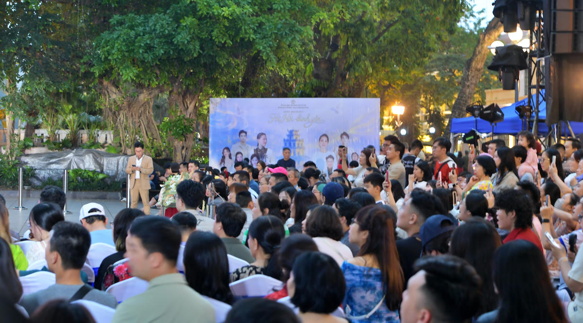 Chương trình thu hút đông đảo công chúng và du khách.