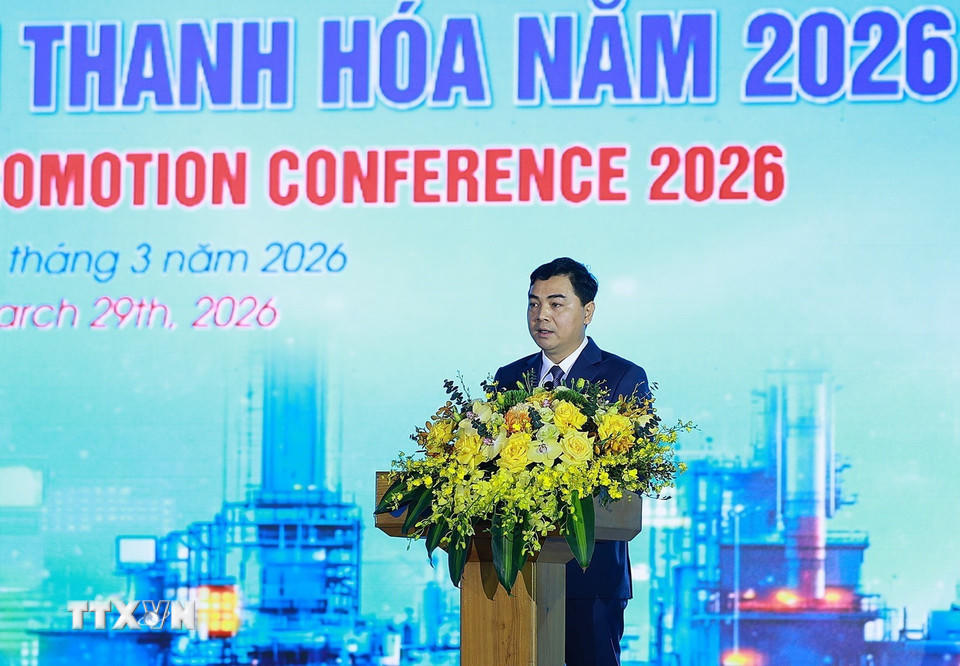 Chủ tịch Ủy ban Nhân dân tỉnh Thanh Hóa Nguyễn Hoài Anh phát biểu khai mạc Hội nghị Xúc tiến đầu tư tỉnh Thanh Hóa năm 2026. (Ảnh: Dương Giang/TTXVN).