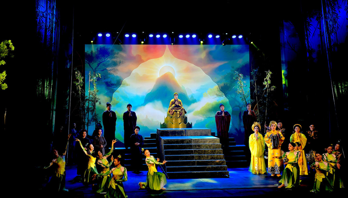 Tác phẩm tái hiện trọn vẹn và sinh động cuộc đời Đức Vua - Phật hoàng Trần Nhân Tông từ khi sinh ra, trưởng thành, lên ngôi Hoàng đế, lãnh đạo quân dân Đại Việt chiến thắng giặc Nguyên - Mông, đến hành trình nhường ngôi, xuất gia tu hành và trở thành Đệ nhất Tổ sư Thiền phái Trúc Lâm Yên Tử.

