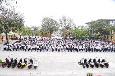 Sự kiện “Phủ xanh trường học 2026” thu hút hàng nghìn học sinh, giáo viên của hai trường THPT Quốc Oai và Minh Khai (Hà Nội)