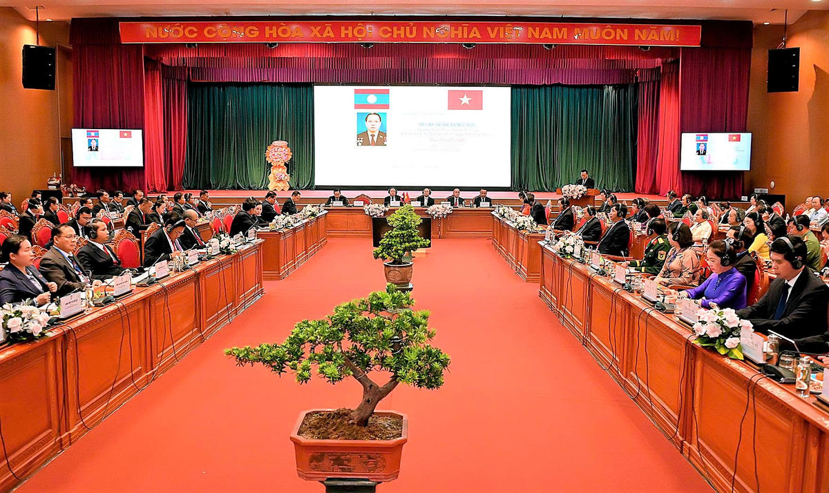 Quang cảnh buổi ký kết hợp tác giữa tỉnh Gia Lai (Việt Nam) và các tỉnh: Attapeu, Champasack, Salavan và Sekong (Lào) giai đoạn 2026-2030. Ảnh: CV.