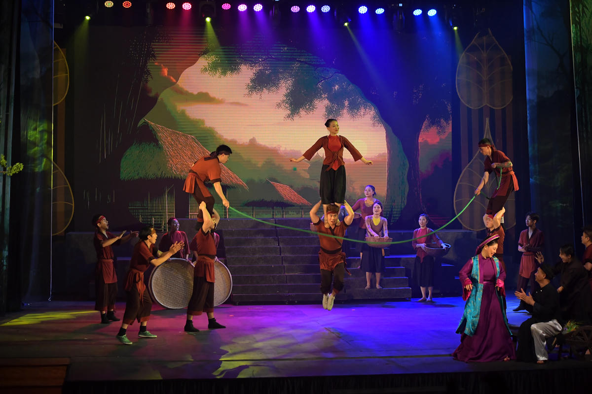 Với sự thay đổi đó, vở diễn đã nâng cao hiệu quả thị giác và tính giải trí.