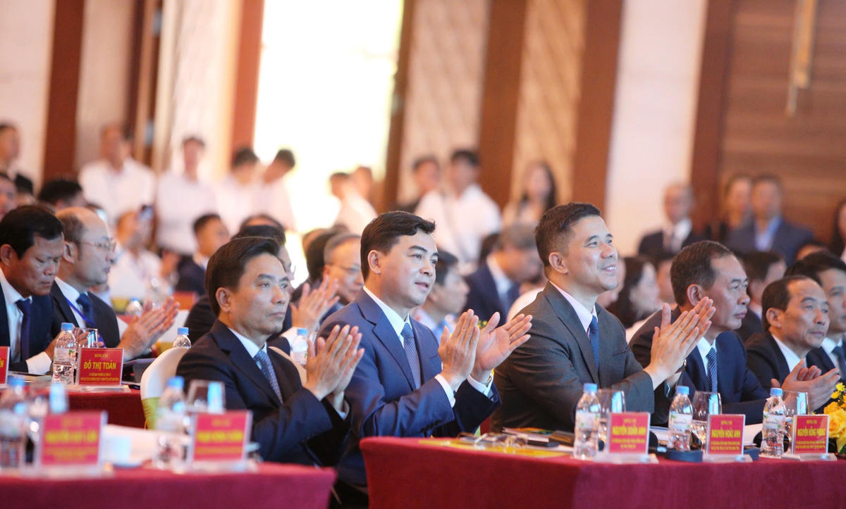 Các lãnh đạo chủ chốt tỉnh Thanh Hóa tham dự hội nghị.