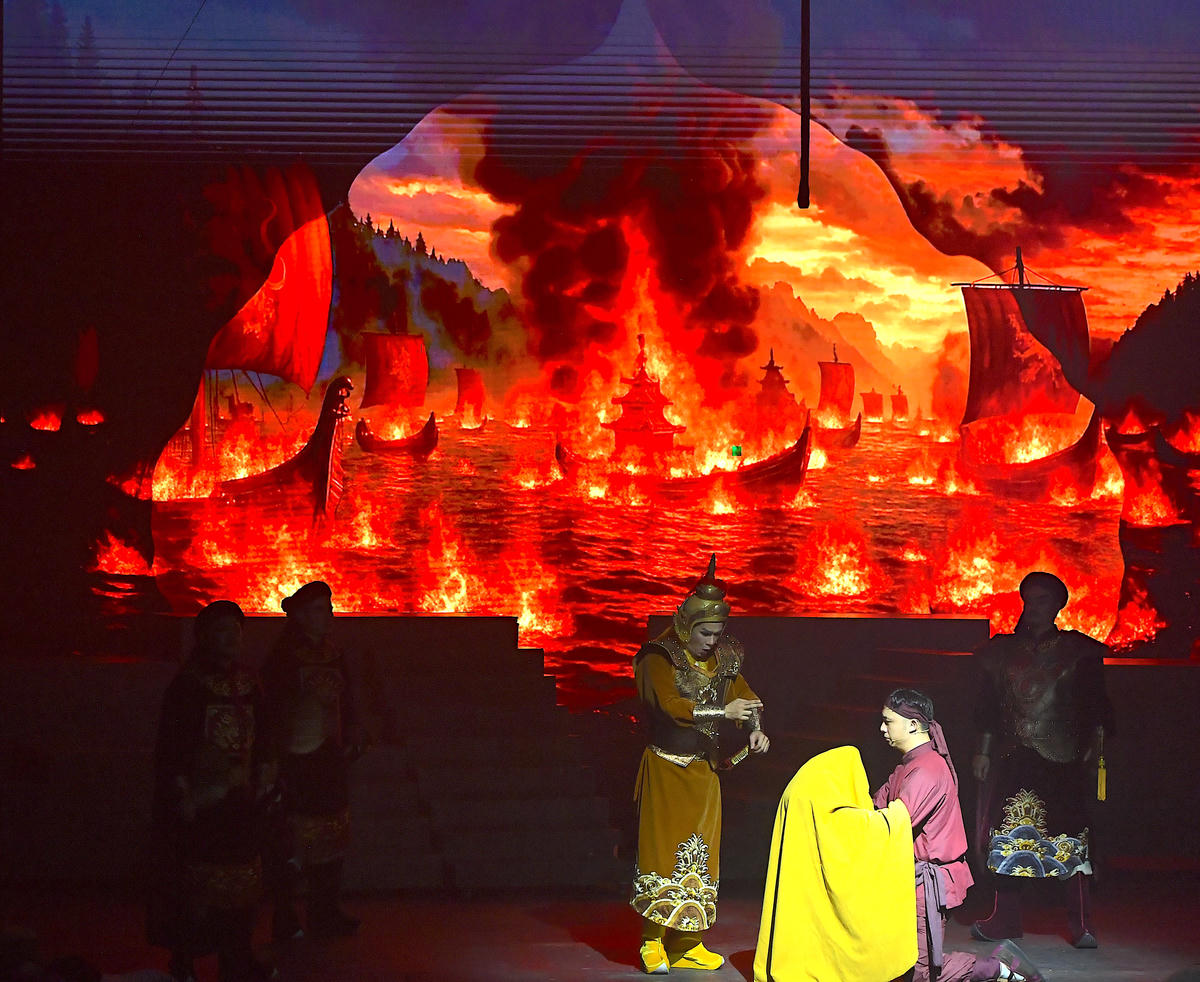 Sự hỗ trợ của công nghệ đã đưa khán giả trải qua nhiều cảm xúc của vở diễn.