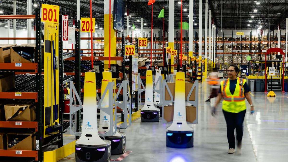 Robot và AI giúp quy trình nhanh và chính xác hơn.