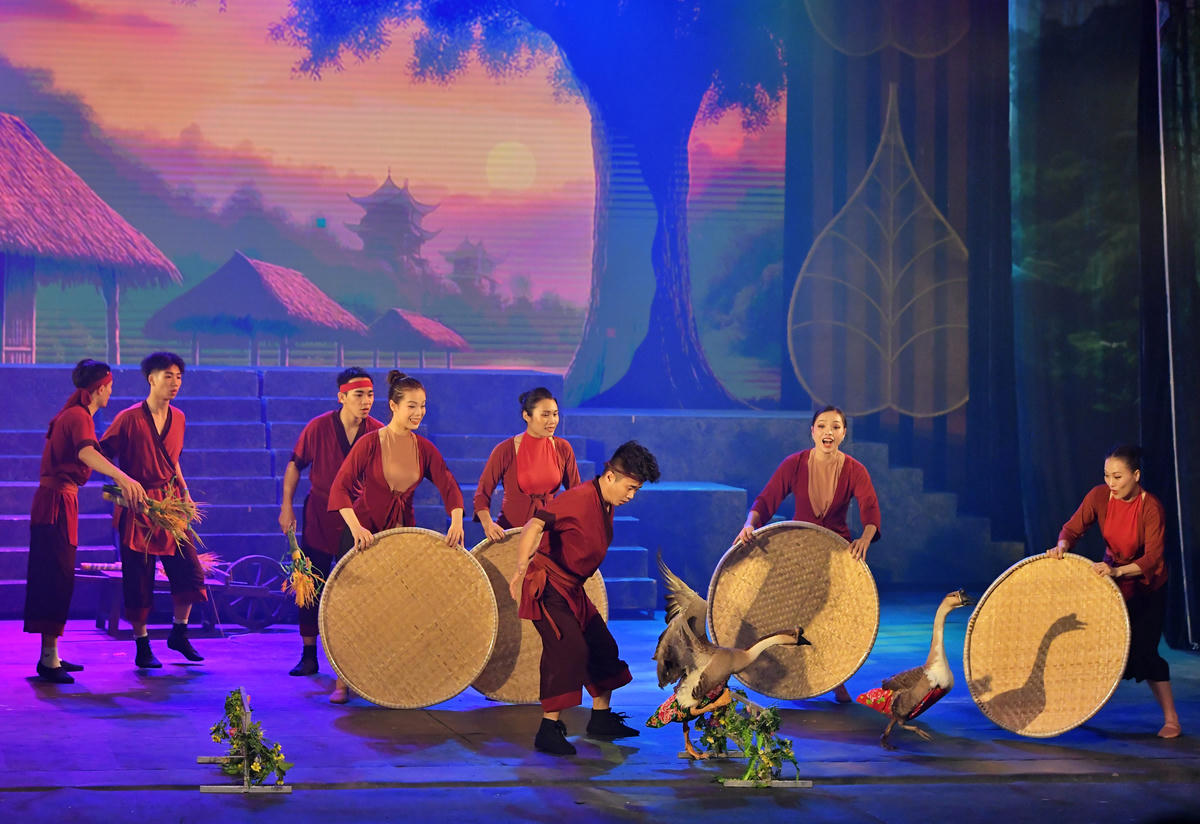 Đặc biệt, việc đưa xiếc thú vào vở diễn vừa giàu tính tạo hình, vừa mang tính giải trí. 