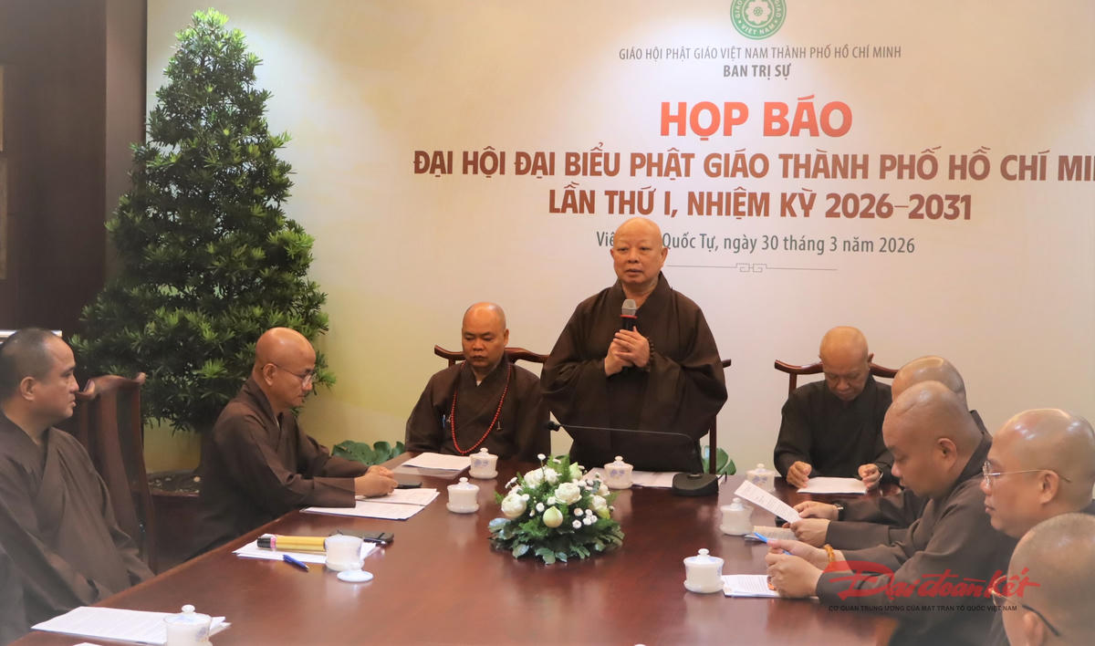 Hòa thượng Thích Lệ Trang, Phó Chủ tịch Hội đồng Trị sự Giáo hội Phật giáo Việt Nam, Trưởng ban Trị sự Giáo hội Phật giáo Việt Nam TP Hồ Chí Minh chủ trì buổi họp báo. Ảnh: T.Luân.