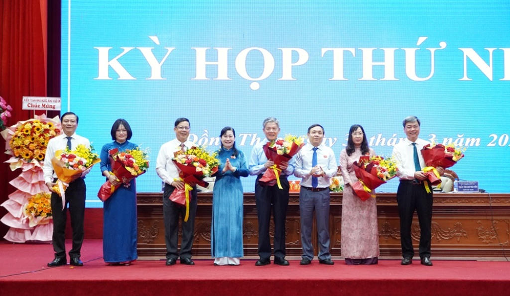 Ông Ngô Chí Cường (thứ 4 từ phải sang) được bầu giữ chức Chủ tịch HĐND tỉnh Đồng Tháp nhiệm kỳ 2026 - 2031. (Ảnh: Việt Tiến).