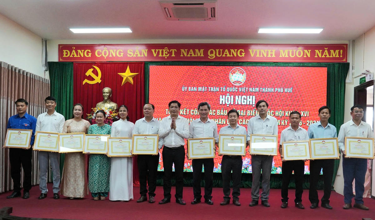 Ban Thường trực Ủy ban MTTQ Việt Nam thành phố Huế  đã tặng Bằng khen cho 26 tập thể và 31 cá nhân đã có thành tích xuất sắc trong chỉ đạo, thực hiện công tác bầu cử đại biểu Quốc hội khóa XVI và đại biểu HĐND các cấp, nhiệm kỳ 2026 – 2031.