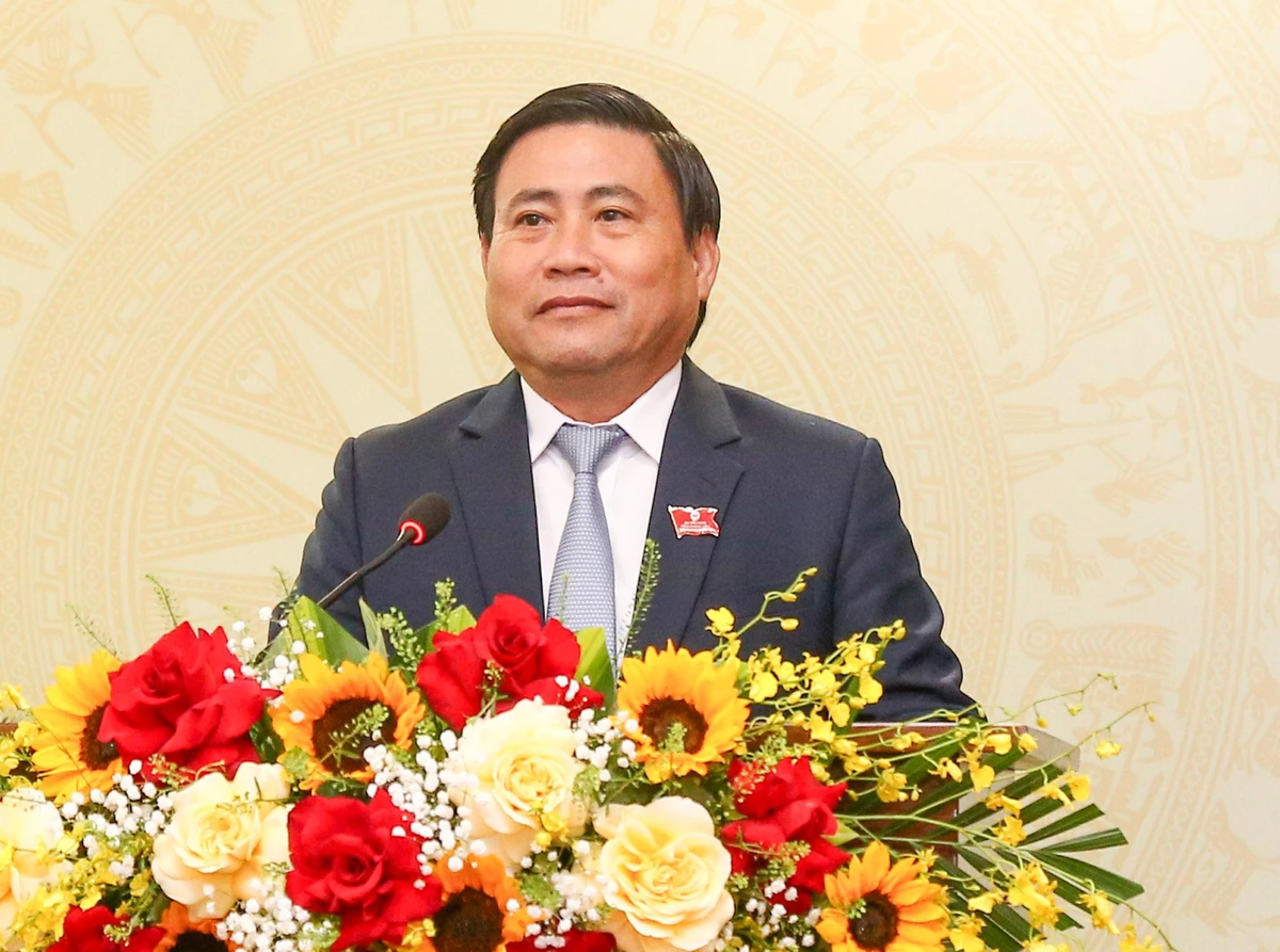 Ông Lâm Đông, Phó Bí thư Tỉnh ủy, Chủ tịch HĐND tỉnh Khánh Hòa khóa VII phát biểu khai mạc. Ảnh X.H