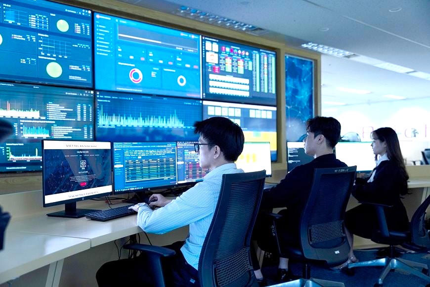 Cùng với quân đội, công an, doanh nghiệp có cơ hội được tuyển dụng và trở thành lực lượng bảo vệ an ninh mạng thường trực. ẢNH: K.H.

