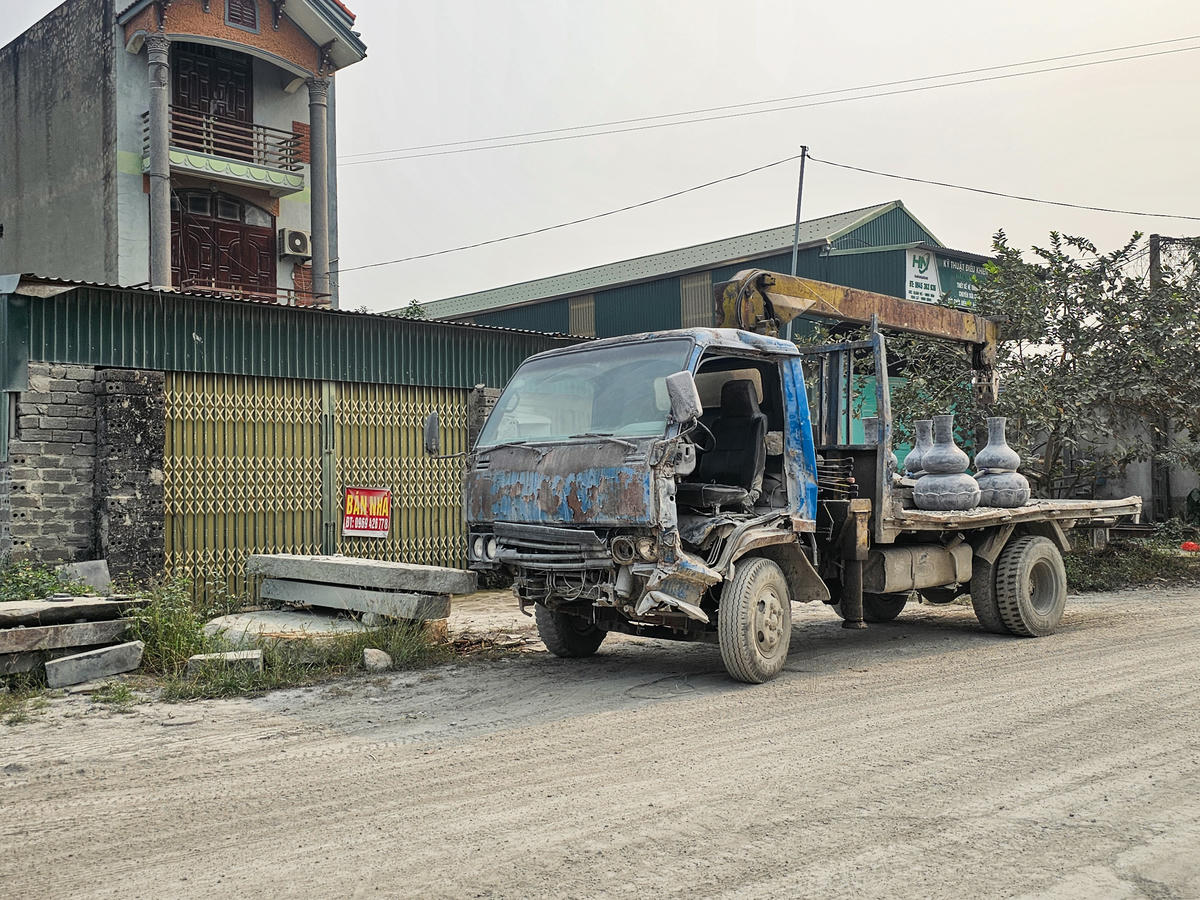 Ninh Bình: Chất thải đổ ngổn ngang, xe không biển số vẫn lưu thông tại làng nghề Ninh Vân
