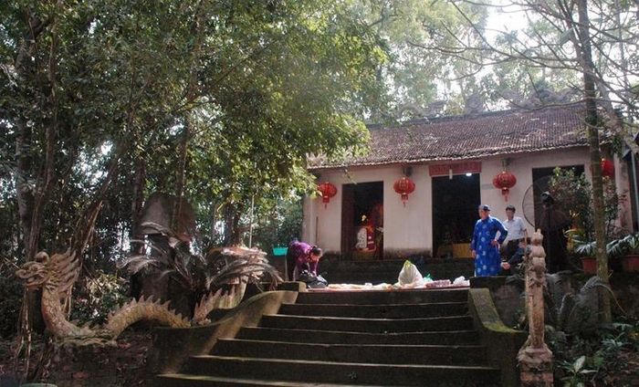 Diện mạo đền Mục trước đây.