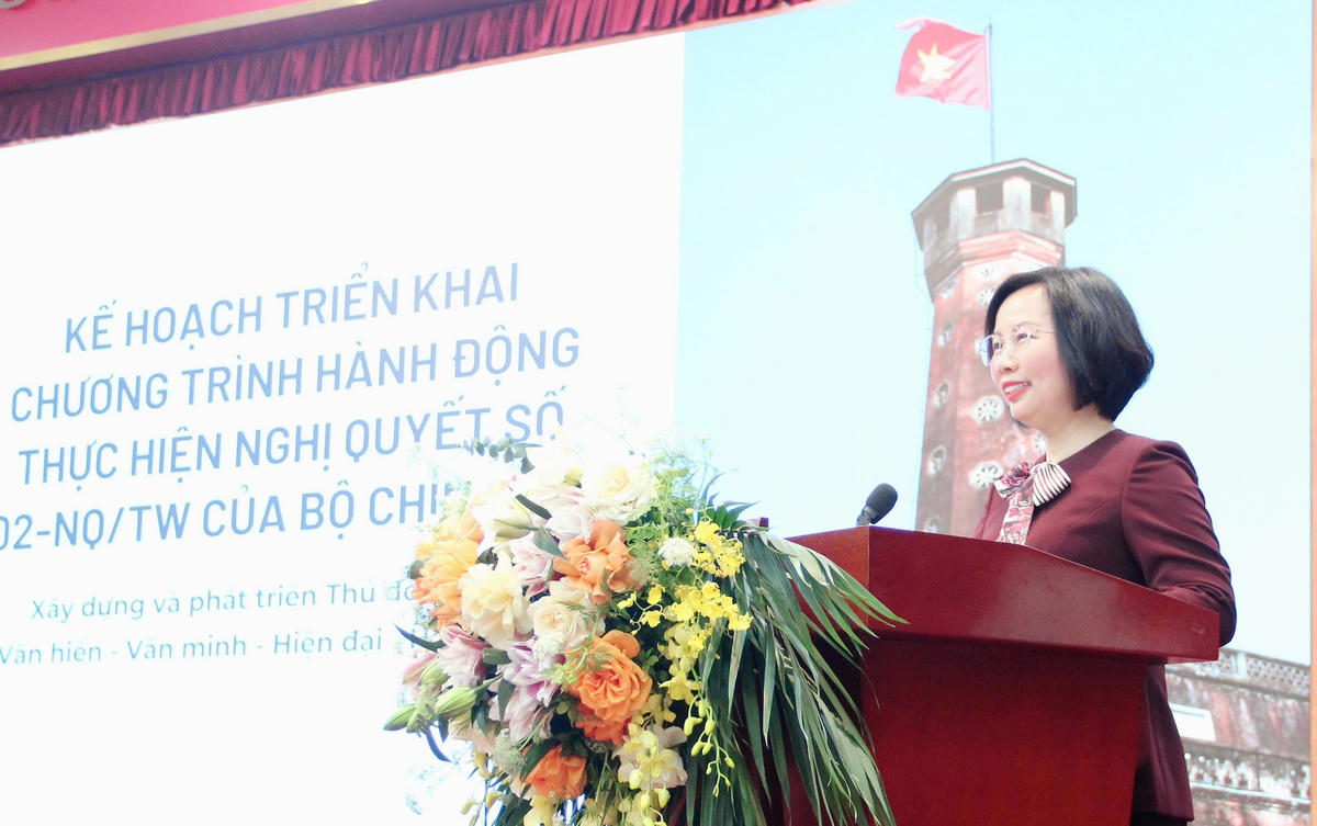 Chủ tịch Ủy ban MTTQ Việt Nam thành phố Hà Nội Bùi Huyền Mai quán triệt kế hoạch triển khai Chương trình hành động của Ban Thường vụ Thành ủy thực hiện Nghị quyết số 02-NQ/TW của Bộ Chính trị. Ảnh: PV