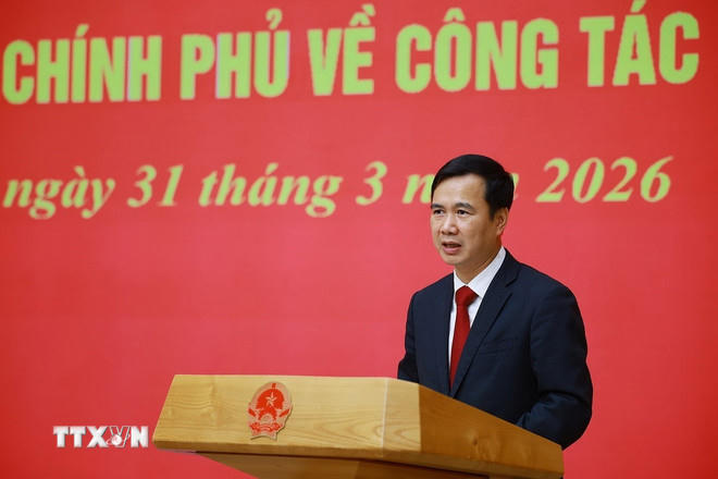 Ông Bùi Thế Duy - Giám đốc Đại học Quốc gia Hà Nội - phát biểu nhận nhiệm vụ. (Ảnh: Dương Giang/TTXVN)