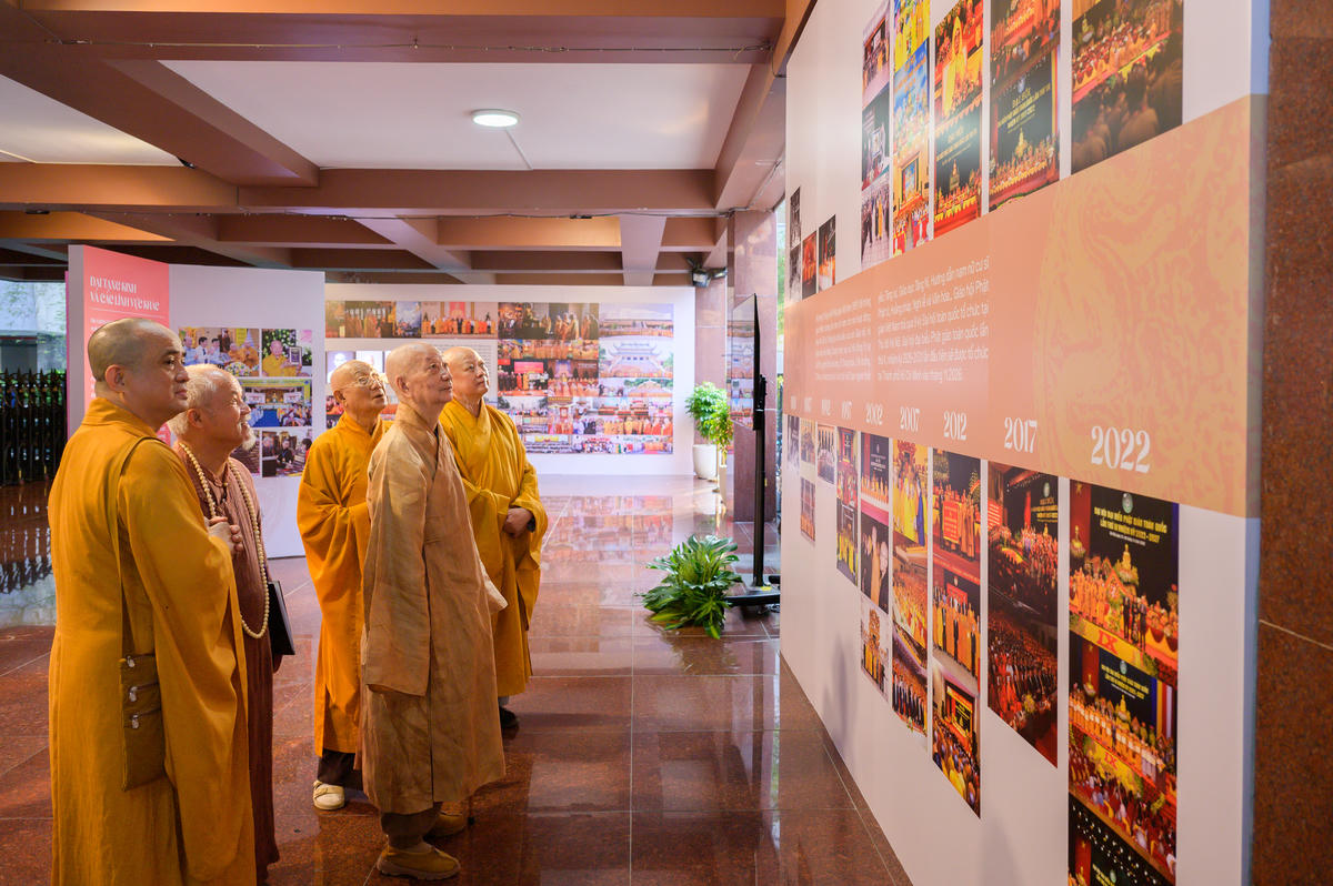 Đại lão Hòa thượng Thích Trí Quảng đến chúc mừng GHPGVN TP Hồ Chí Minh và tham quan triển lãm. Ảnh: BTC.