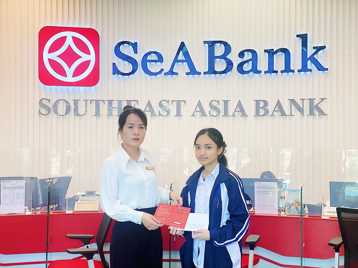 Em Thảo trong ngày nhận học bổng khởi nghiệp từ Quỹ SeADreams