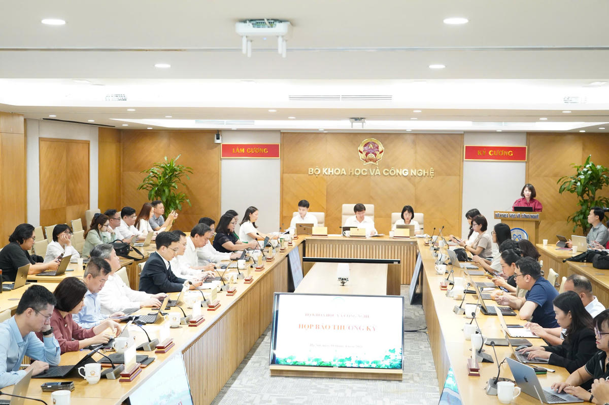 Quang cảnh buổi họp báo.