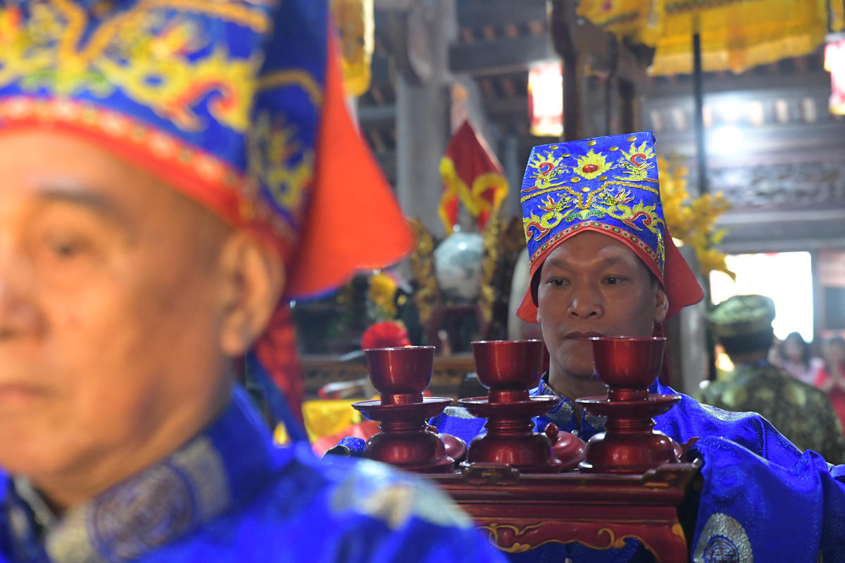 Dâng nước lên Thánh.