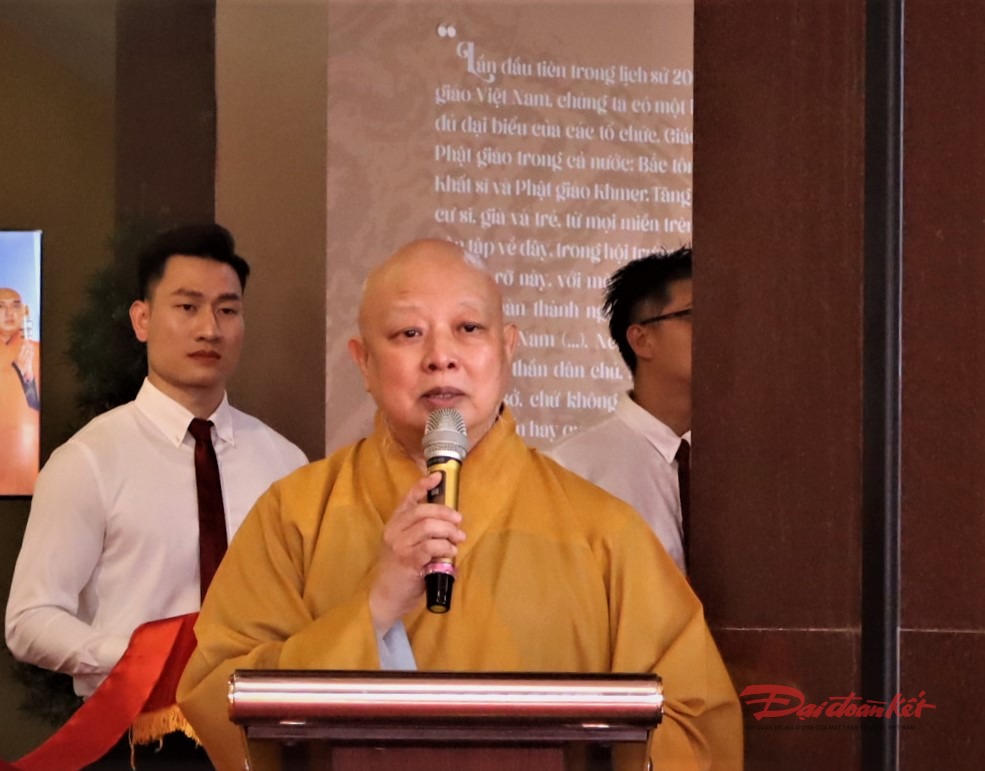 Hòa thượng Thích Lệ Trang, Phó Chủ tịch HĐTS Giáo hội Phật giáo Việt Nam, Trưởng ban Trị sự Giáo hội Phật giáo Việt Nam TP Hồ Chí Minh phát biểu khai mạc triển lãm. Ảnh: T.Luân