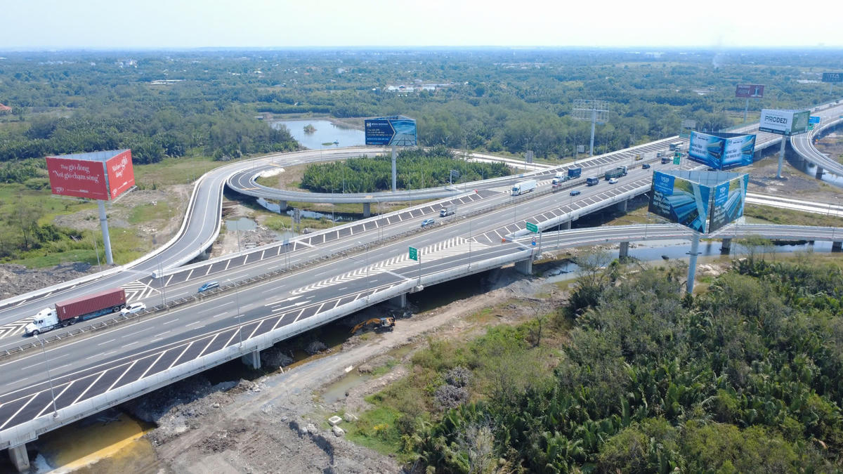 Nút giao nối vào cao tốc TP Hồ Chí Minh-Long Thành-Dầu Giây đã cơ bản hoàn thành. Khi đưa vào khai thác, dự án Vành đai 3 TP Hồ Chí Minh sẽ giảm tải rất nhiều cho khu vực Thủ Đức. Ảnh: Đ.Xá.