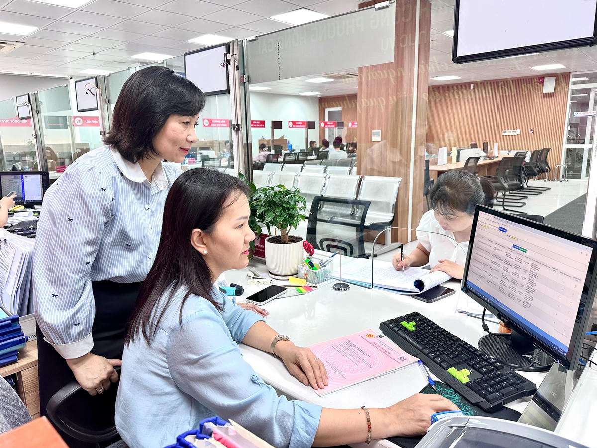 Hoạt động tại Trung tâm phục vụ hành chính công phường Hồng Gai, tỉnh Quảng Ninh. Ảnh: Ngọc Anh.