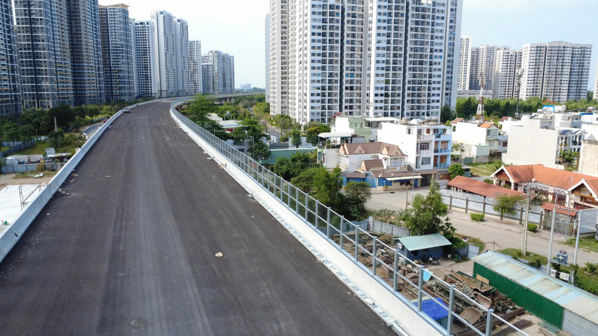Đường Vành đai 3 TP Hồ Chí Minh đoạn đi trên cao đã cơ bản hoàn thành thi công, chỉ chờ công đoạn cuối cùng để đưa vào khác. Khu vực này sẽ nối vào cao tốc TP Hồ Chí Minh-Long Thành cũng như cầu Nhơ Trạch, giảm áp lực hạ tầng đáng kể cho nhiều tuyến đường hiện hữu. Ảnh: Đ.Xá.