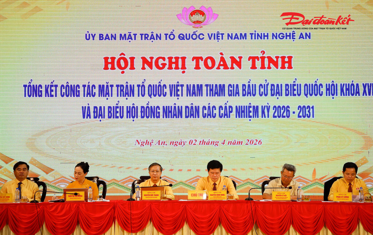 Các vị là Phó Chủ tịch Uỷ ban MTTQ tỉnh chủ trì hội nghị. Ảnh: ĐB