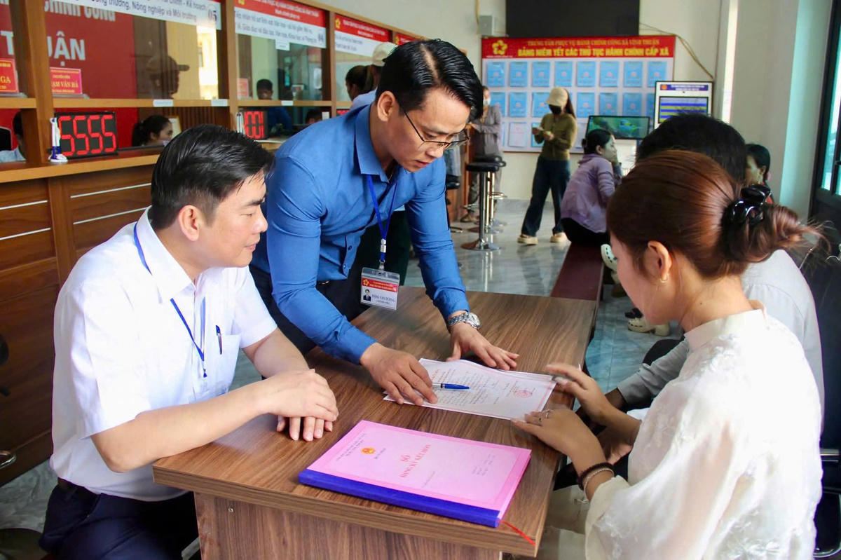 Từ quản lý sang phục vụ - thước đo là sự hài lòng của người dân