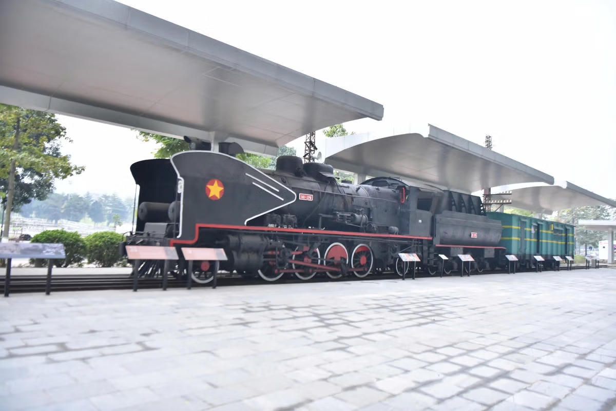 Giữa nhịp sống sôi động của thủ đô, Bảo tàng Hà Nội như một khoảng lặng xanh mát, yên bình, là sự lựa chọn lý tưởng của du khách khi đến với Thủ đô.